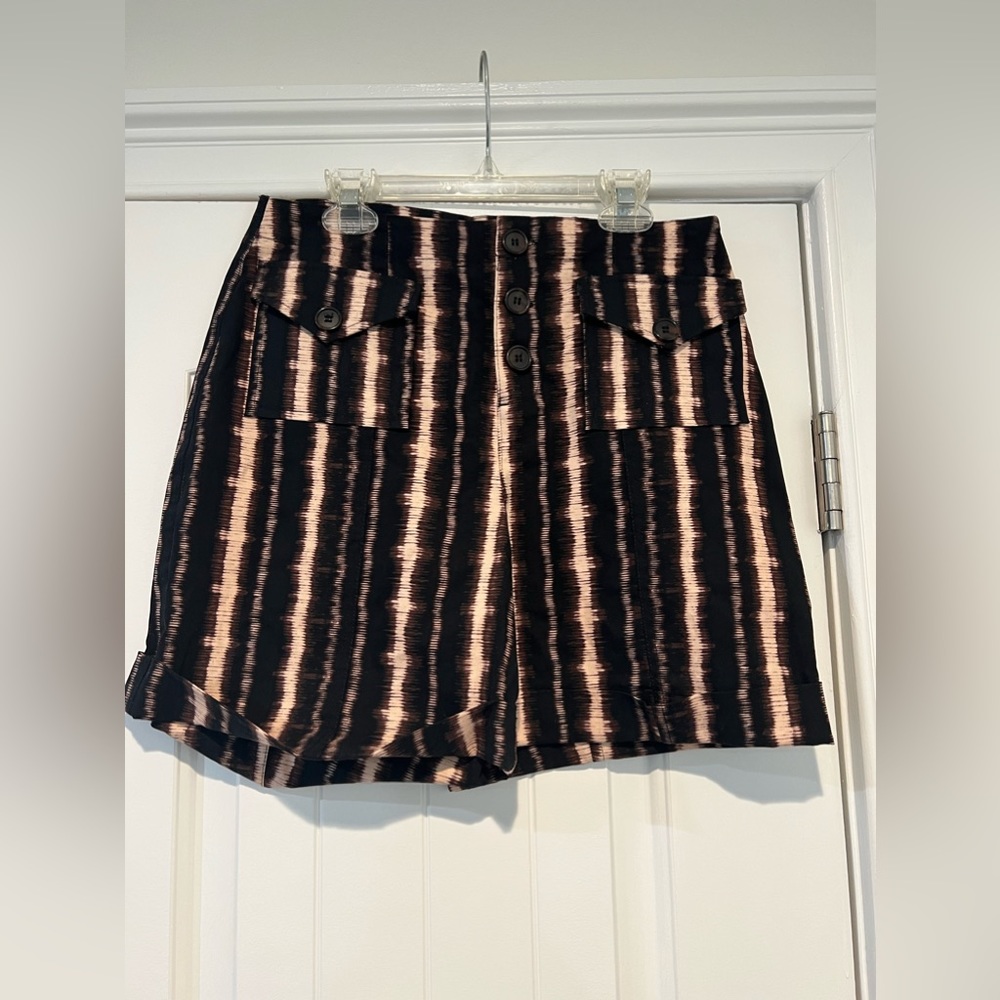 Inc international Stretchy shorts
